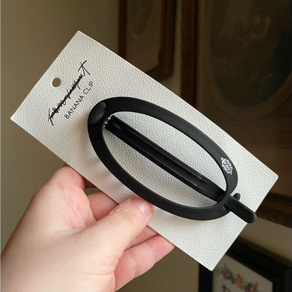 NWT- FP Movement Round Off Banana Clip - Picture 3 of 3